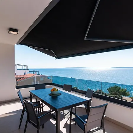 Luxury Apartment *