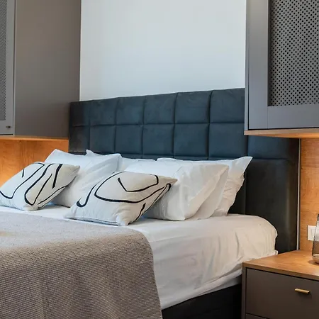 Luxury * Mandre