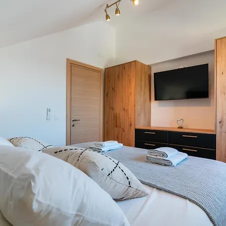 Luxury * Mandre