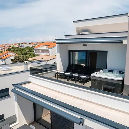 Luxury * Mandre