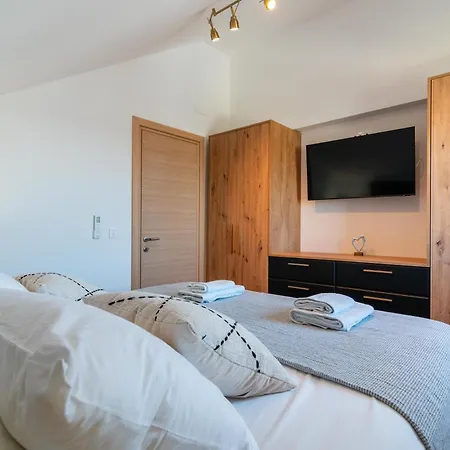 Luxury * Mandre